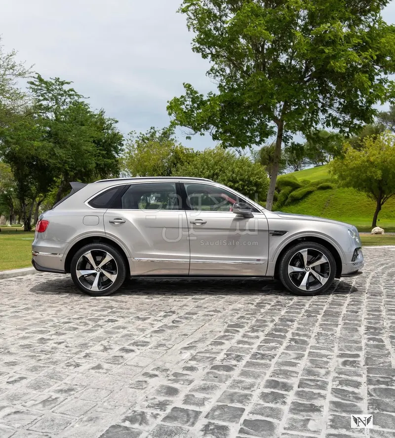 2017 بنتلي بنتايجا الاصدار الاول