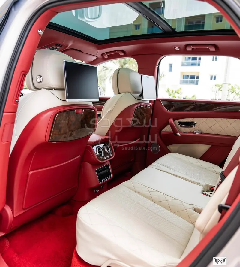 2017 بنتلي بنتايجا الاصدار الاول