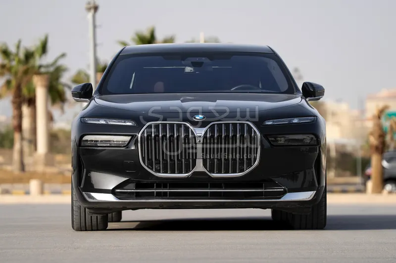 2024 بي ام دبليو الفئة السابعة 735 إل أي