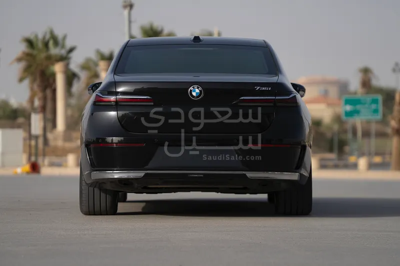 2024 بي ام دبليو الفئة السابعة 735 إل أي