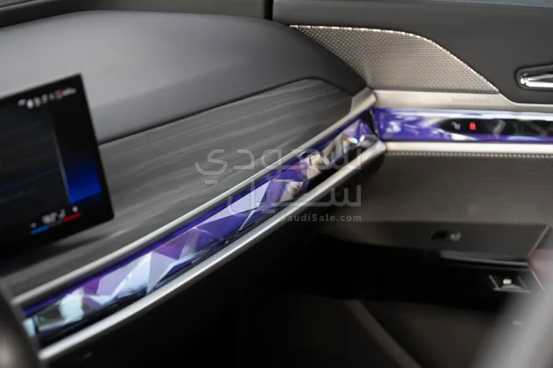 2024 بي ام دبليو الفئة السابعة 735 إل أي