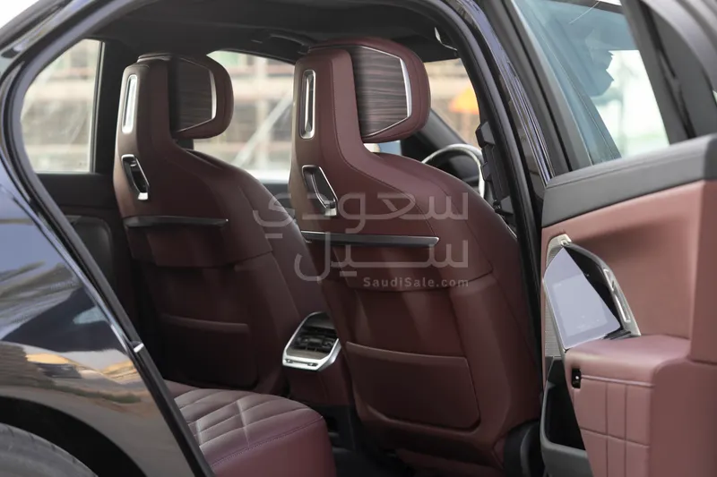 2024 بي ام دبليو الفئة السابعة 735 إل أي