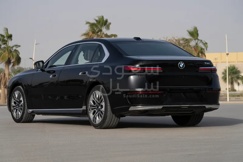 2024 بي ام دبليو الفئة السابعة 735 إل أي