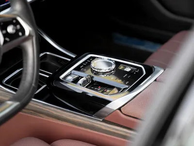 2024 بي ام دبليو الفئة السابعة 735 إل أي