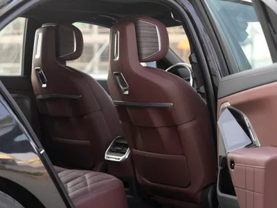 2024 بي ام دبليو الفئة السابعة 735 إل أي