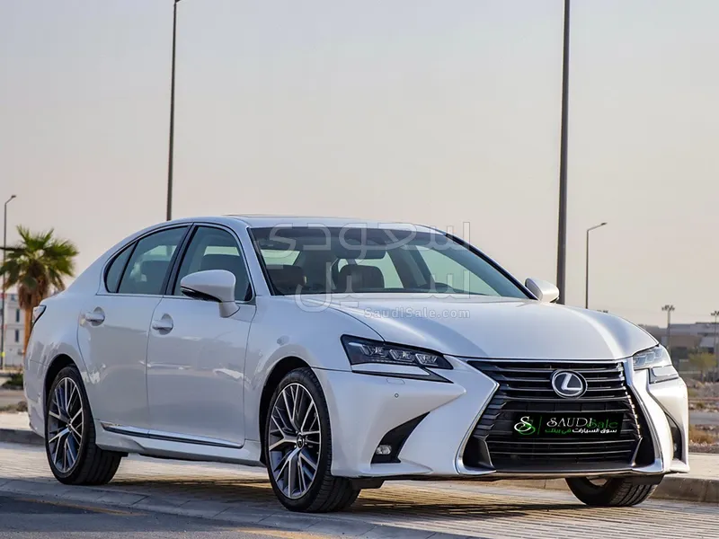 2016 لكزس جي إس 200 تي