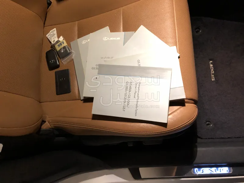 2016 لكزس جي إس 200 تي