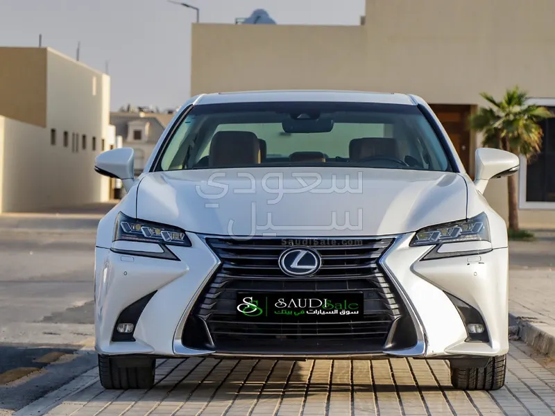 2016 لكزس جي إس 200 تي