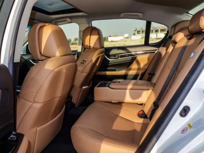 2016 لكزس جي إس 200 تي