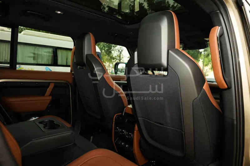 2025 لاند روفر ديفيندر اوكتا