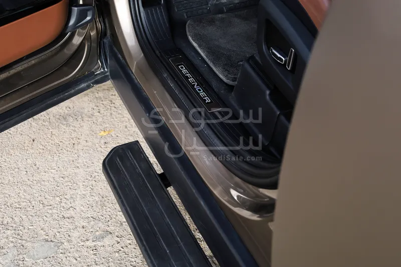 2025 لاند روفر ديفيندر اوكتا