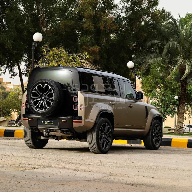 2025 لاند روفر ديفيندر اوكتا