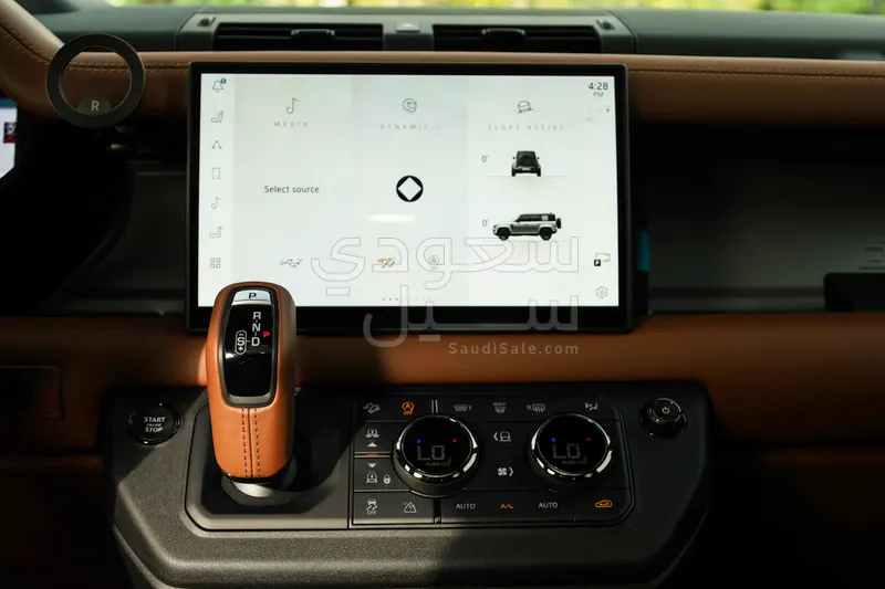 2025 لاند روفر ديفيندر اوكتا