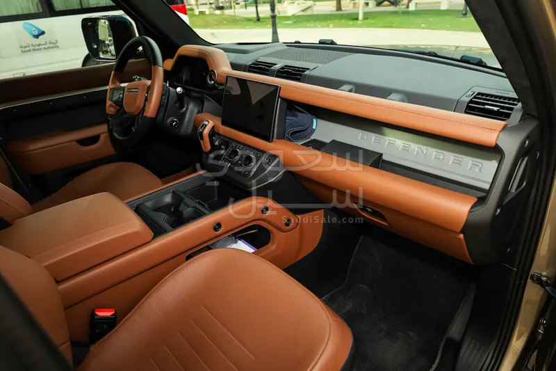 2025 لاند روفر ديفيندر اوكتا