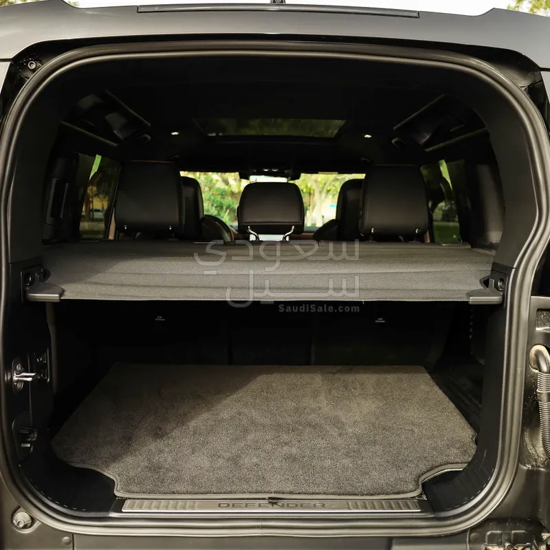 2025 لاند روفر ديفيندر اوكتا