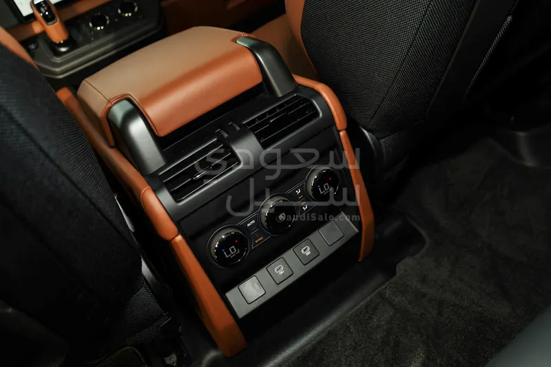 2025 لاند روفر ديفيندر اوكتا