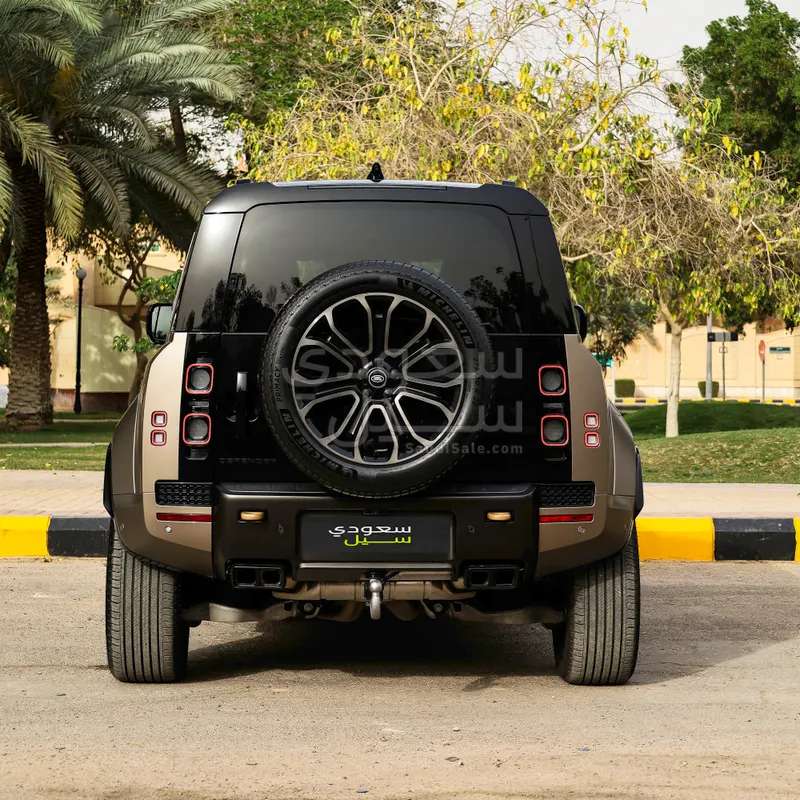 2025 لاند روفر ديفيندر اوكتا