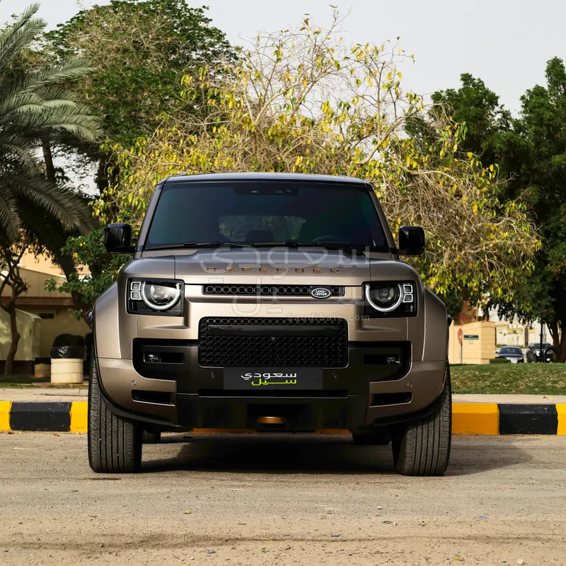 2025 لاند روفر ديفيندر اوكتا