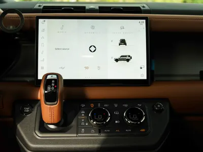 2025 لاند روفر ديفيندر اوكتا