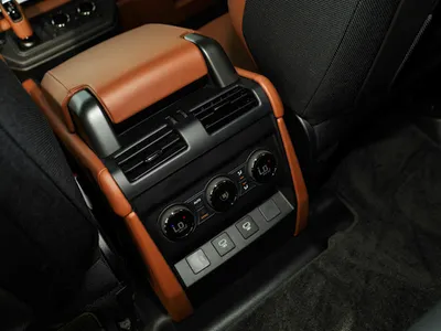 2025 لاند روفر ديفيندر اوكتا