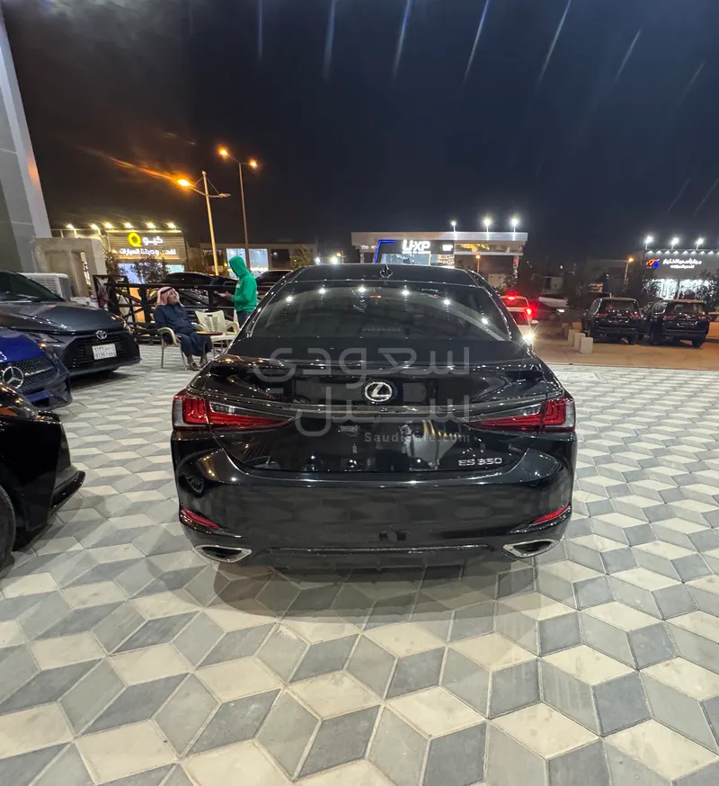 2025 لكزس إي إس 350 اف سبورت