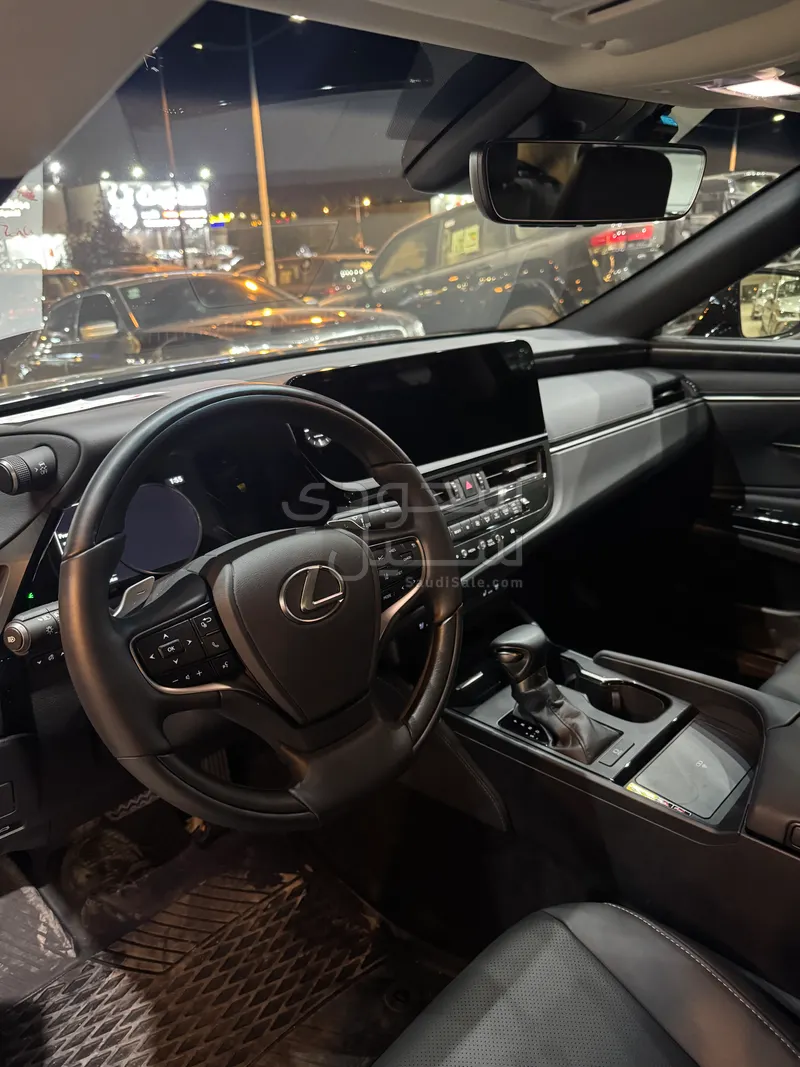 2025 لكزس إي إس 350 اف سبورت