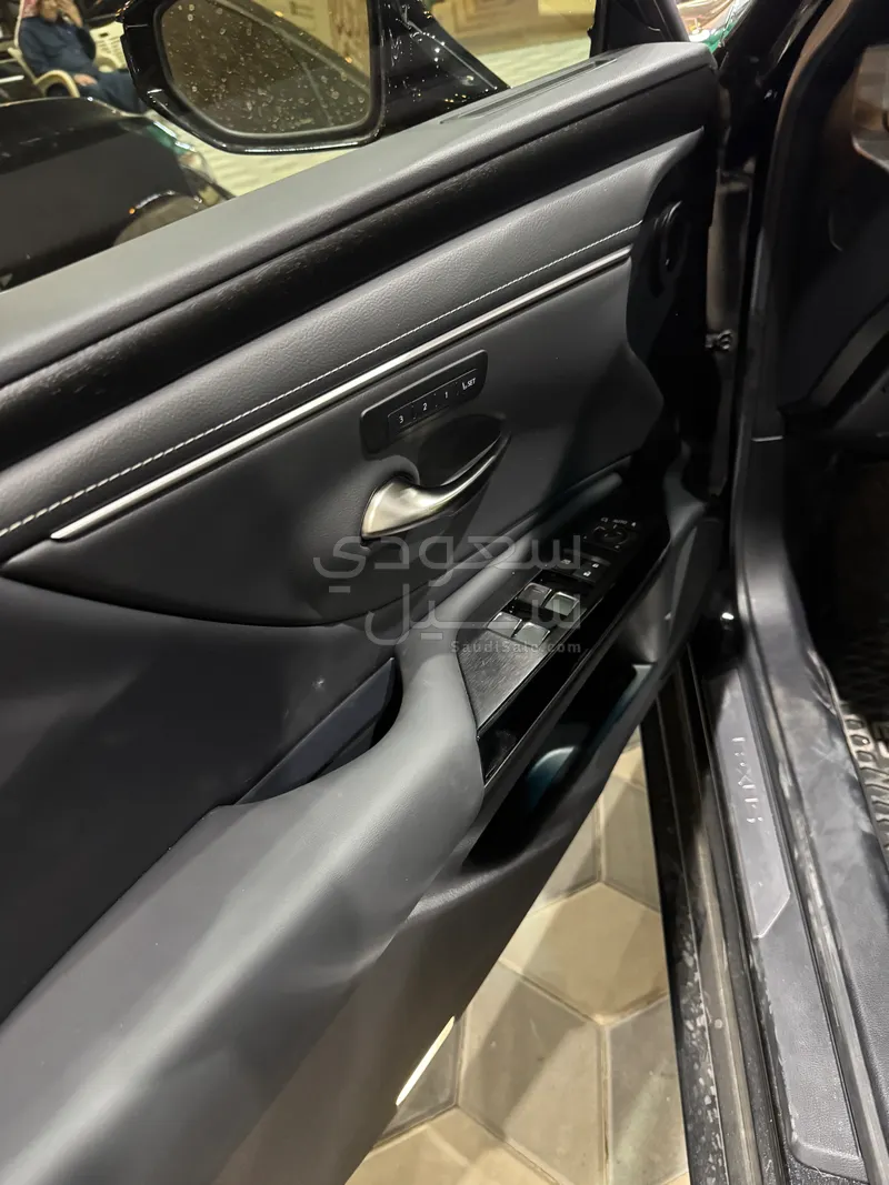 2025 لكزس إي إس 350 اف سبورت