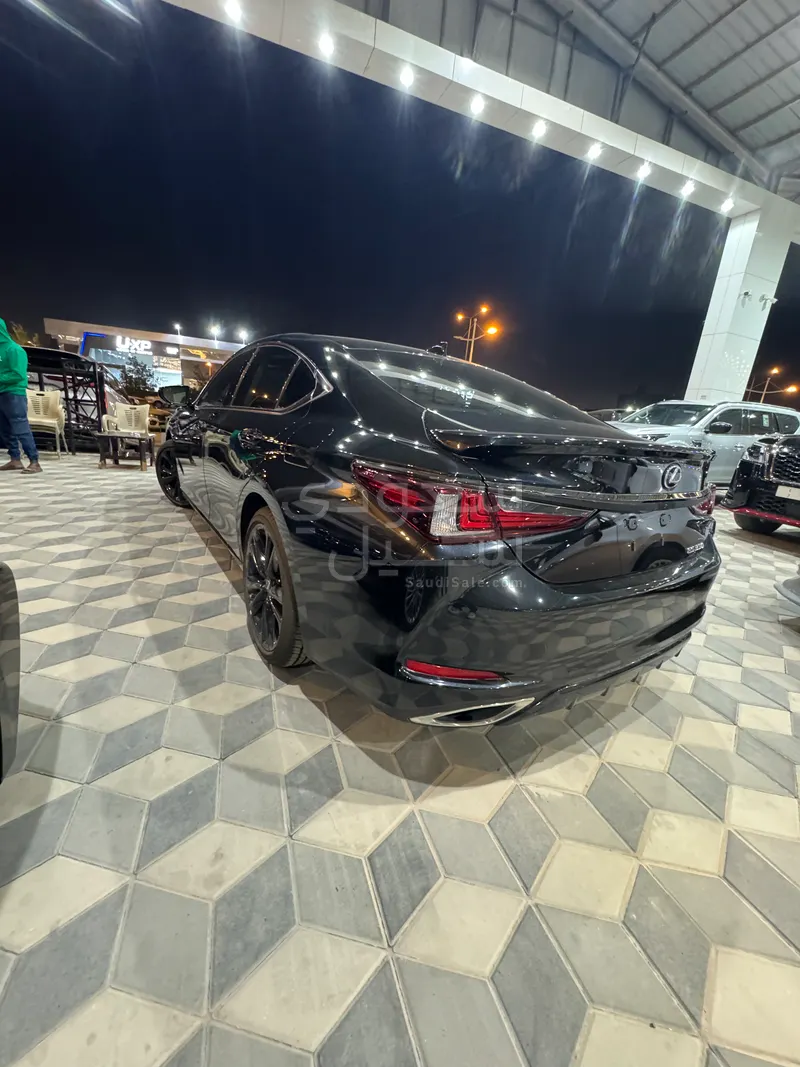 2025 لكزس إي إس 350 اف سبورت