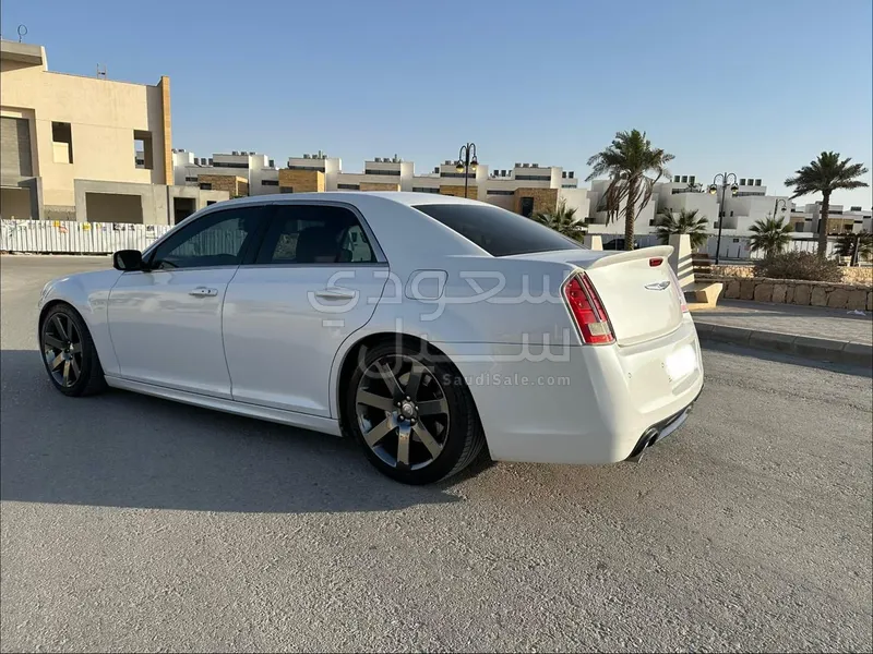 2013 كرايسلر 300 اس ار تي 8