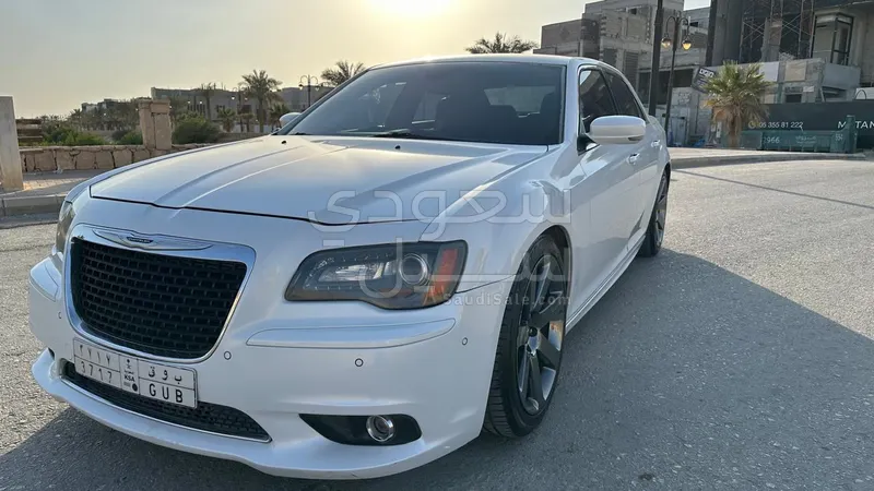2013 كرايسلر 300 اس ار تي 8