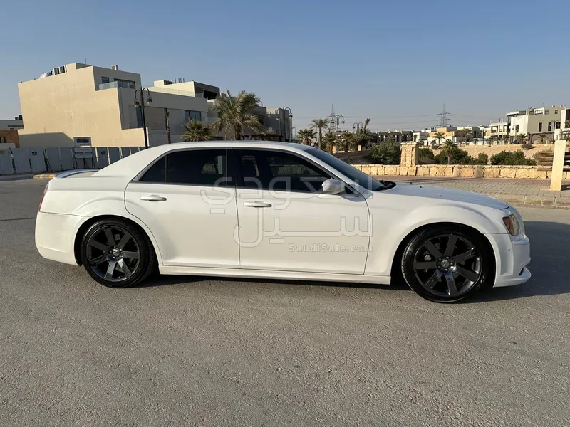 2013 كرايسلر 300 اس ار تي 8