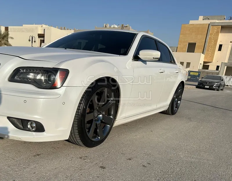 2013 كرايسلر 300 اس ار تي 8