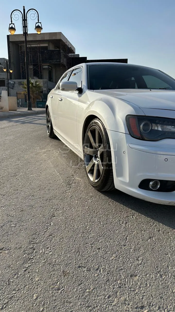 2013 كرايسلر 300 اس ار تي 8