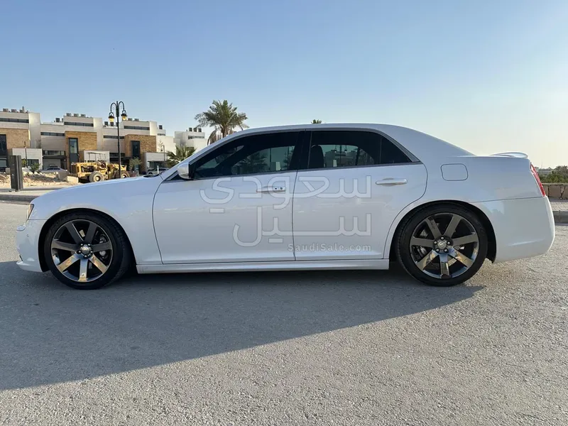 2013 كرايسلر 300 اس ار تي 8