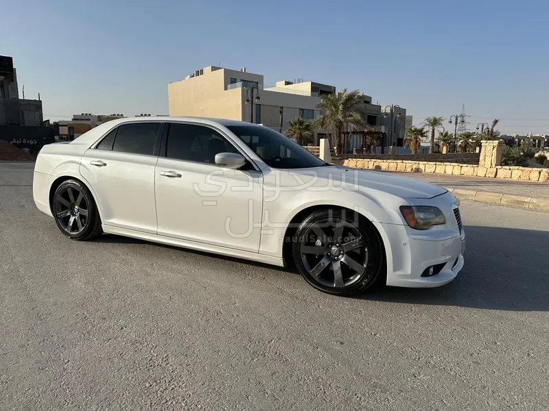 2013 كرايسلر 300 اس ار تي 8