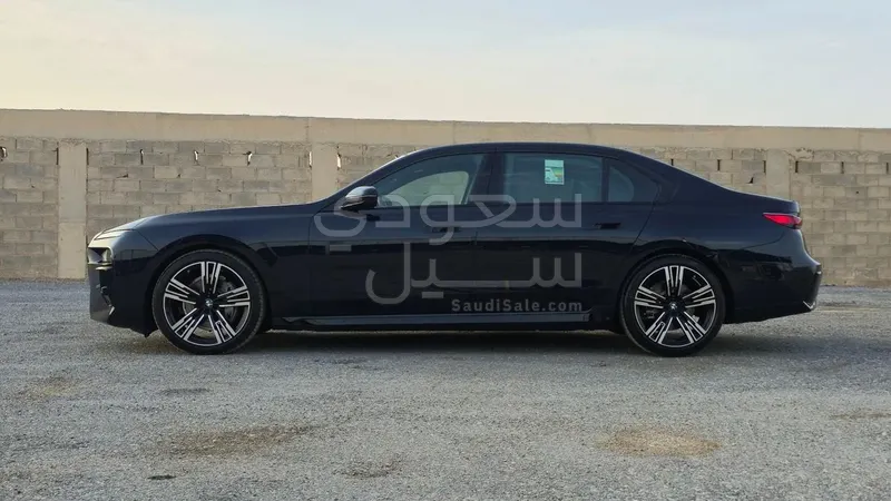 2026 بي ام دبليو الفئة السابعة 735 إل أي