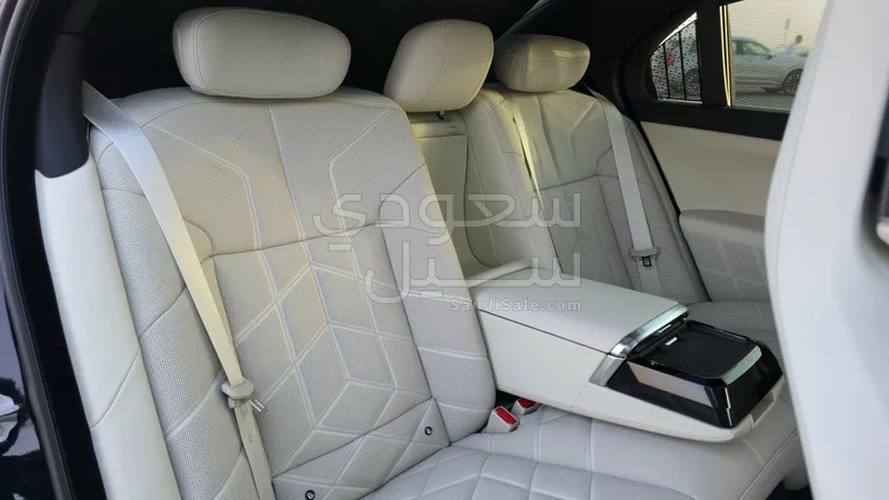 2026 بي ام دبليو الفئة السابعة 735 إل أي