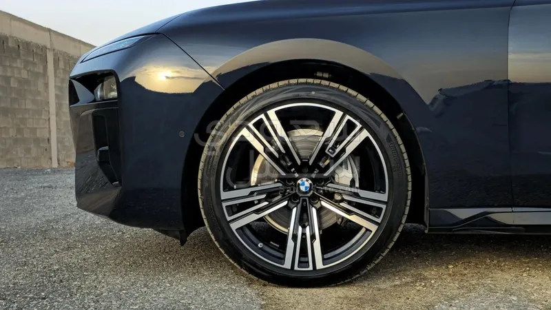 2026 بي ام دبليو الفئة السابعة 735 إل أي