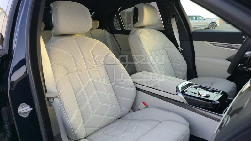 2026 بي ام دبليو الفئة السابعة 735 إل أي