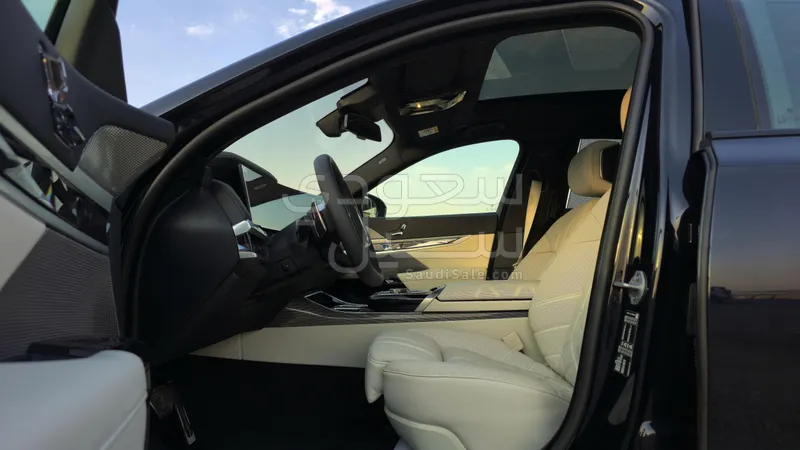 2026 بي ام دبليو الفئة السابعة 735 إل أي