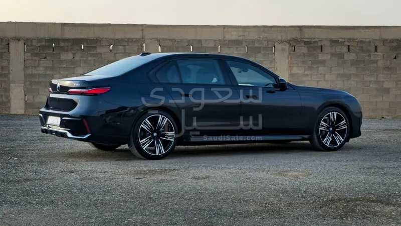 2026 بي ام دبليو الفئة السابعة 735 إل أي