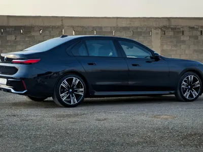 2026 بي ام دبليو الفئة السابعة 735 إل أي