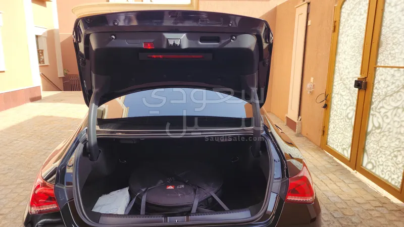 2020 مرسيدس - بنز سي إل أي 200 الاصدار الاول