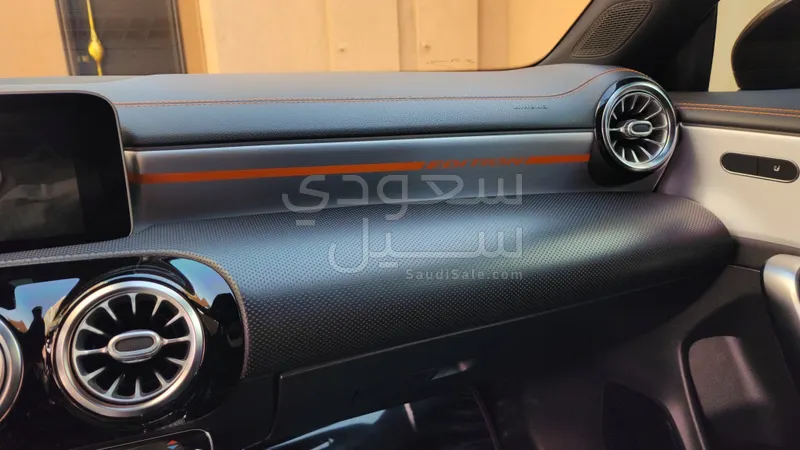 2020 مرسيدس - بنز سي إل أي 200 الاصدار الاول