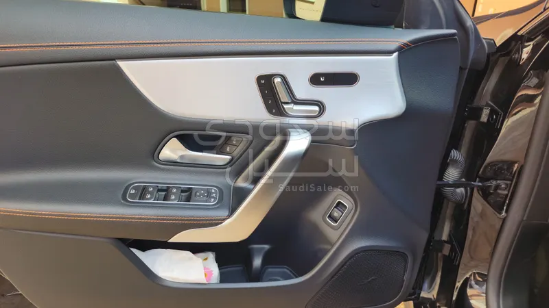 2020 مرسيدس - بنز سي إل أي 200 الاصدار الاول