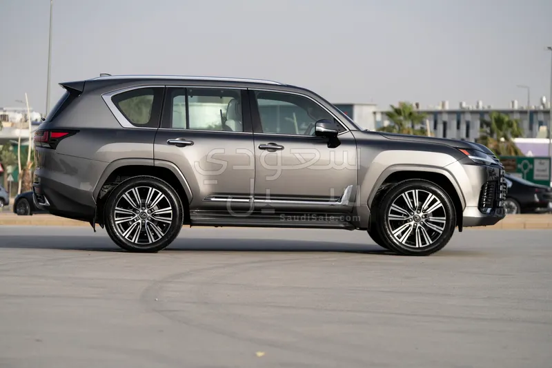 2025 لكزس إل إكس 600