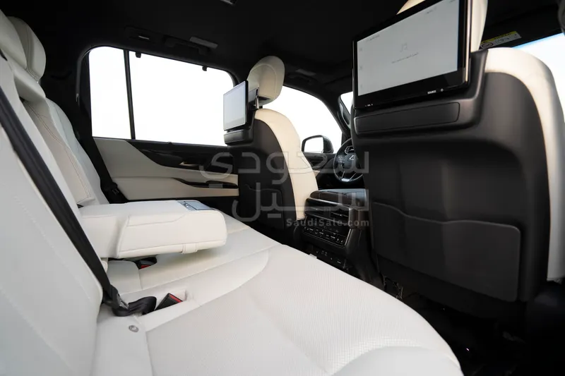 2025 لكزس إل إكس 600