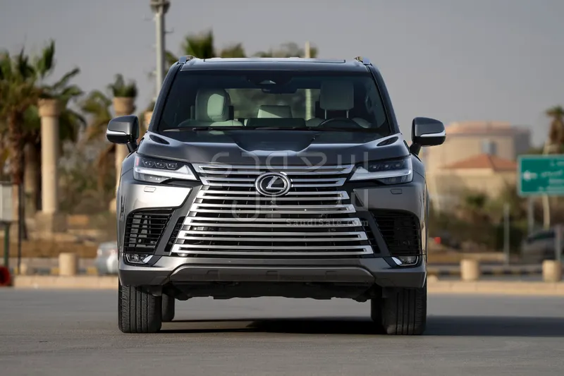 2025 لكزس إل إكس 600