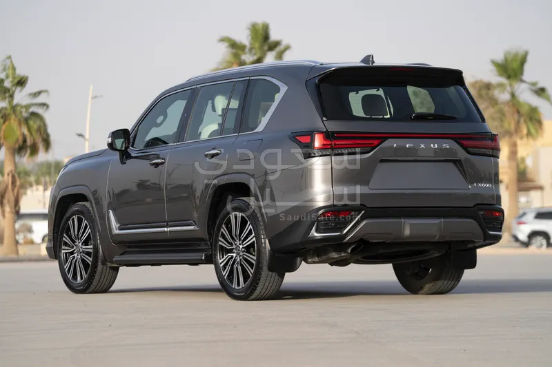 2025 لكزس إل إكس 600