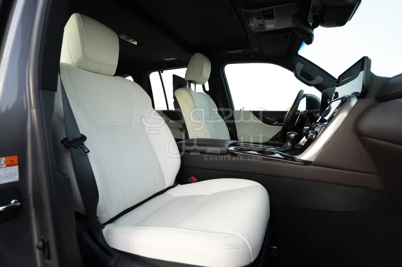 2025 لكزس إل إكس 600